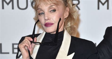 Arielle Dombasle à poil : vidéos porno et sex tapes @ xHamster